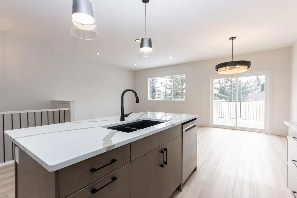 37 Terra Close Red Deer AB T4P 0T7