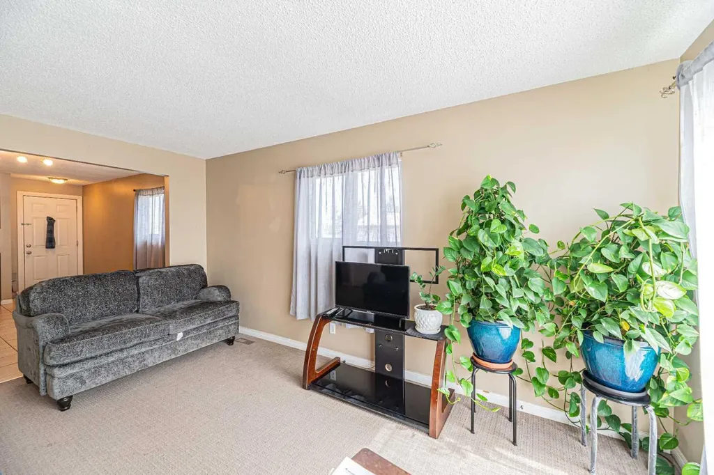 43 Abbercove Road SE Calgary AB T2A 6Z1