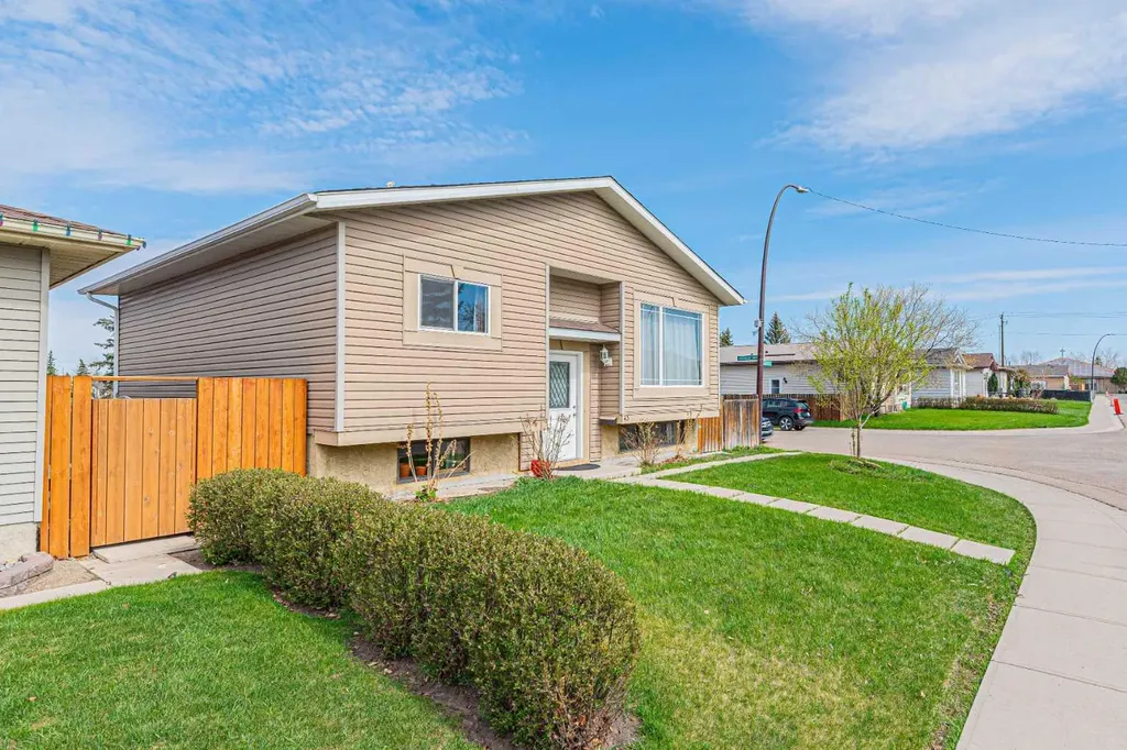 43 Abbercove Road SE Calgary AB T2A 6Z1