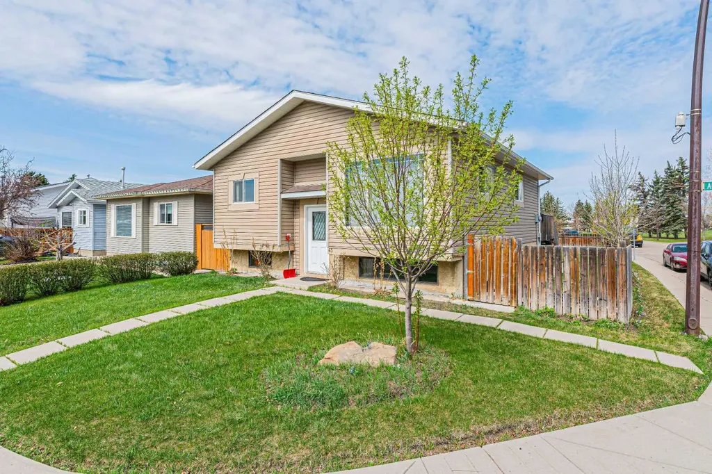43 Abbercove Road SE Calgary AB T2A 6Z1