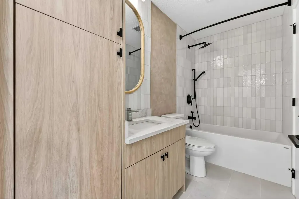 370 Dieppe Drive SW Calgary AB T3E 0E6