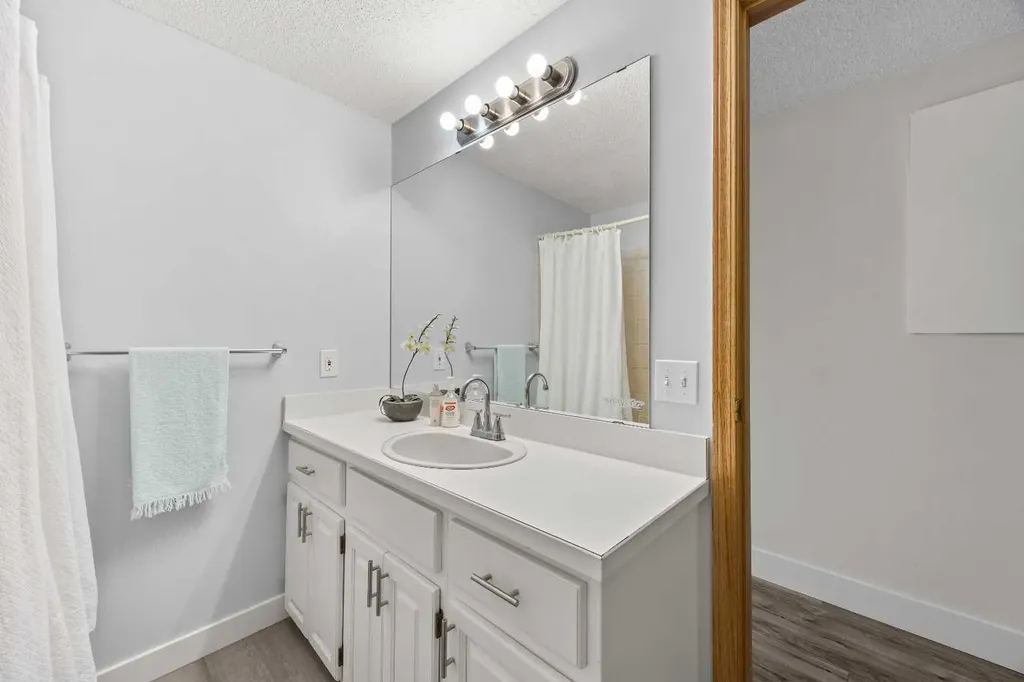 1360 Shawnee Road SW Calgary AB T2Y2T1