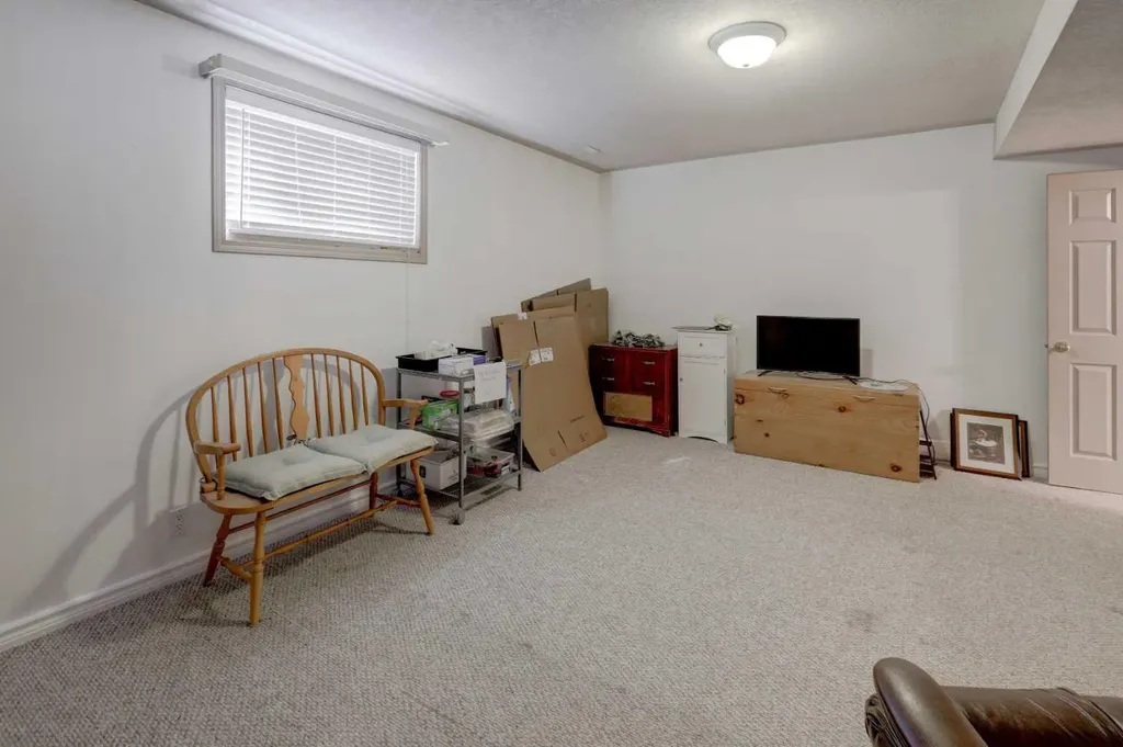 301 9 Street Beiseker AB T0M 0G0