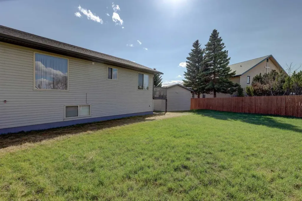 301 9 Street Beiseker AB T0M 0G0