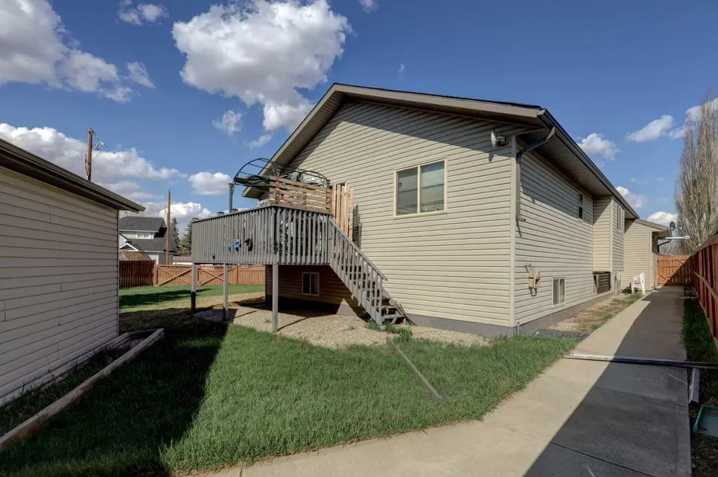 301 9 Street Beiseker AB T0M 0G0