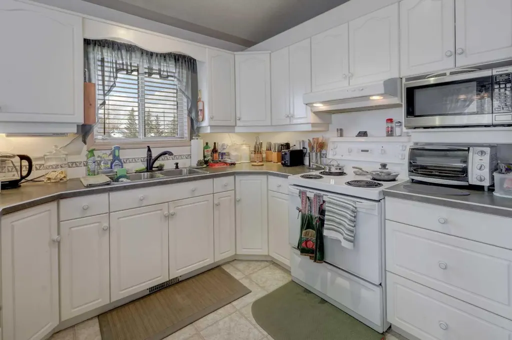 301 9 Street Beiseker AB T0M 0G0