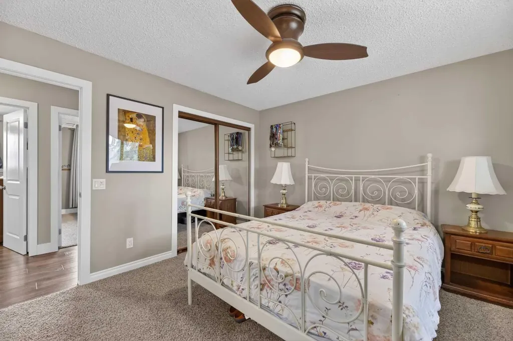 35 Queen Isabella Close SE Calgary AB T2J 3R2
