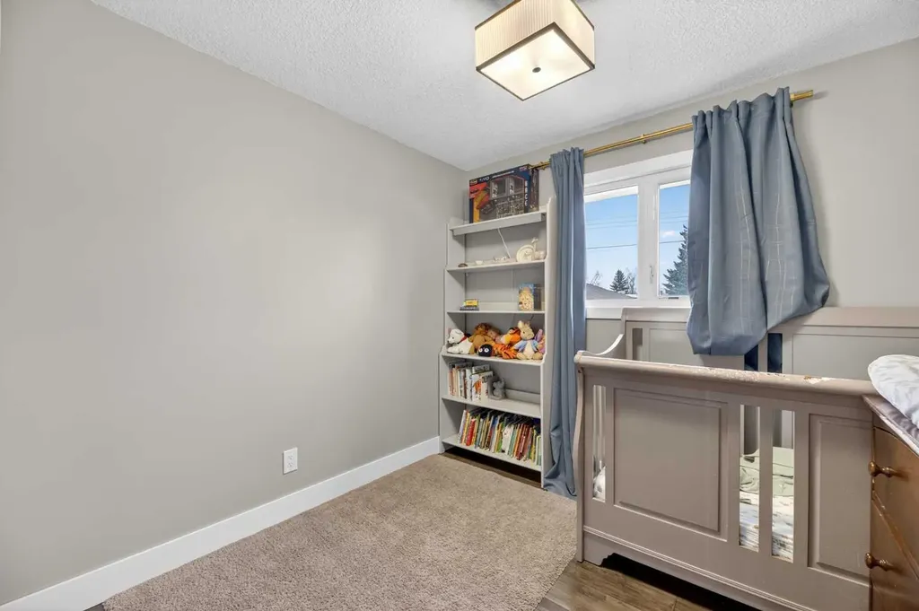 35 Queen Isabella Close SE Calgary AB T2J 3R2