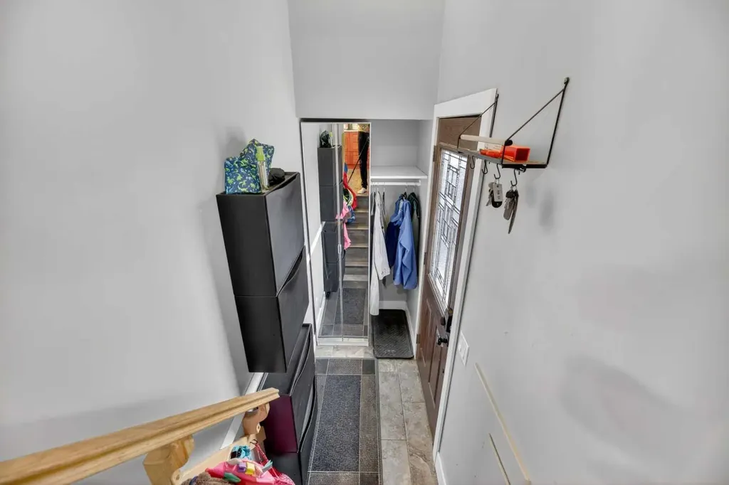 35 Queen Isabella Close SE Calgary AB T2J 3R2