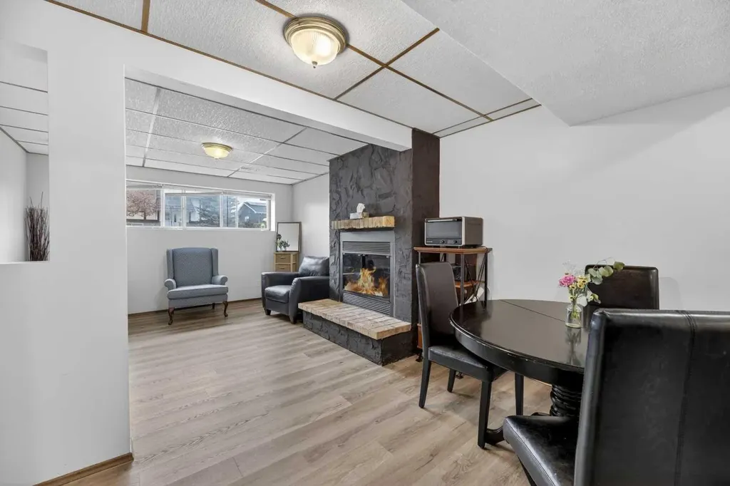 35 Queen Isabella Close SE Calgary AB T2J 3R2