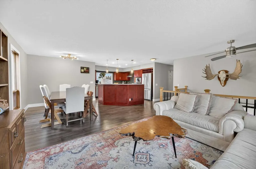 35 Queen Isabella Close SE Calgary AB T2J 3R2