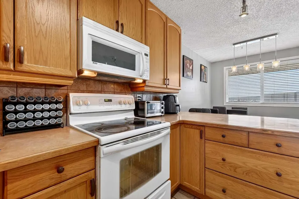 4769 Hubalta Road SE Calgary AB T2B 2N9