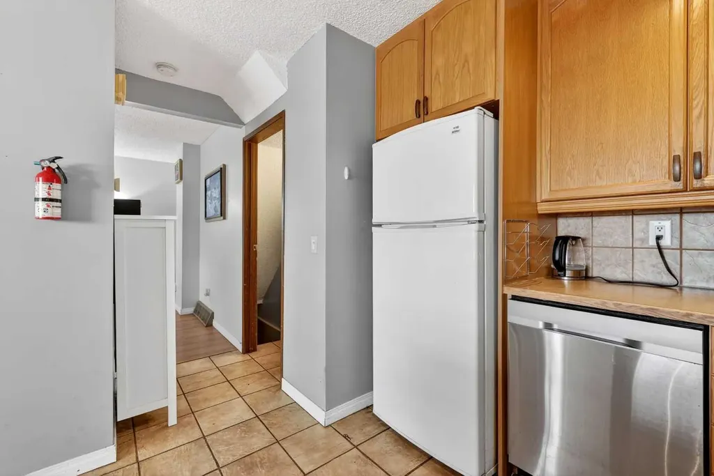 4769 Hubalta Road SE Calgary AB T2B 2N9
