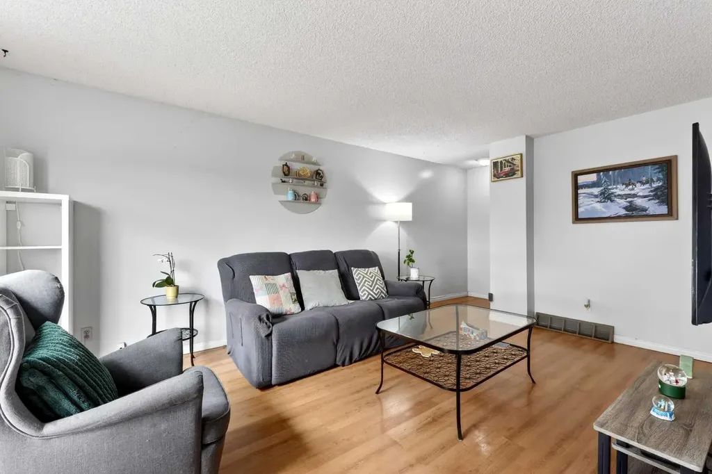 4769 Hubalta Road SE Calgary AB T2B 2N9