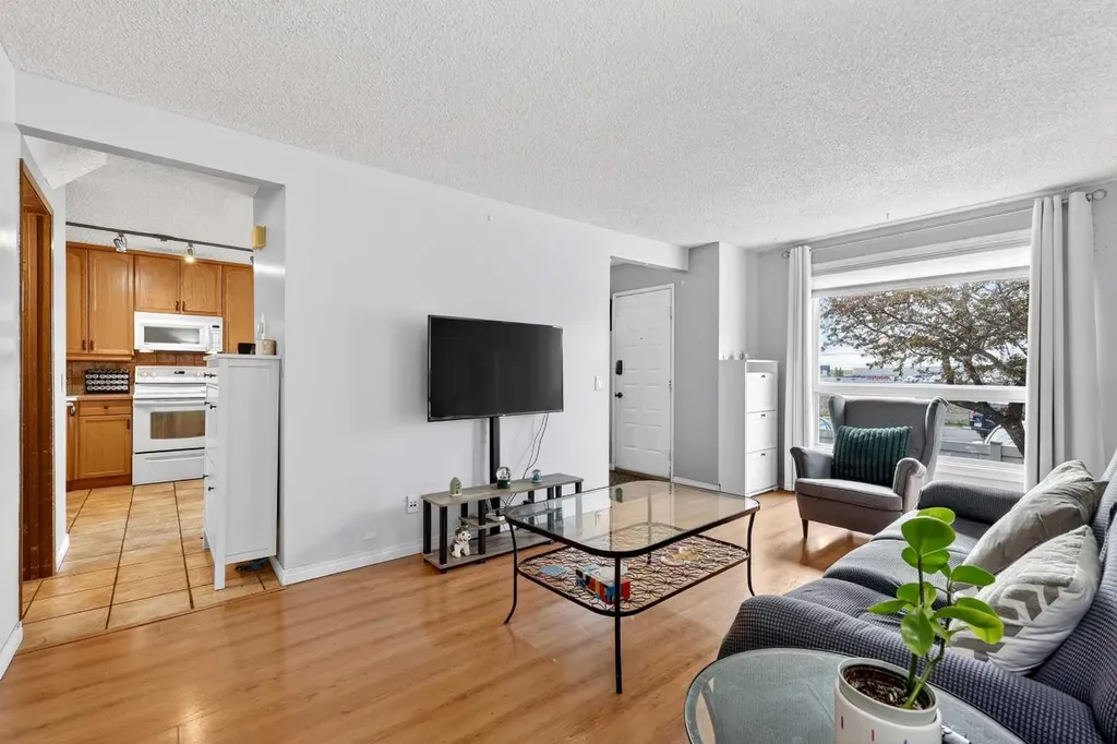 4769 Hubalta Road SE Calgary AB T2B 2N9