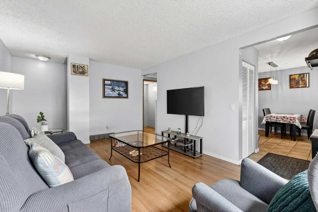 4769 Hubalta Road SE Calgary AB T2B 2N9