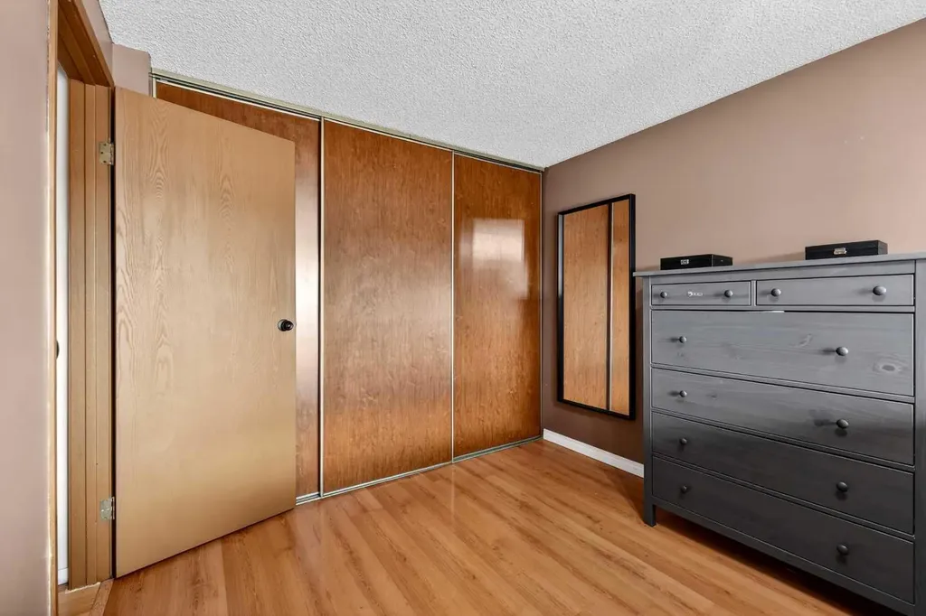 4769 Hubalta Road SE Calgary AB T2B 2N9