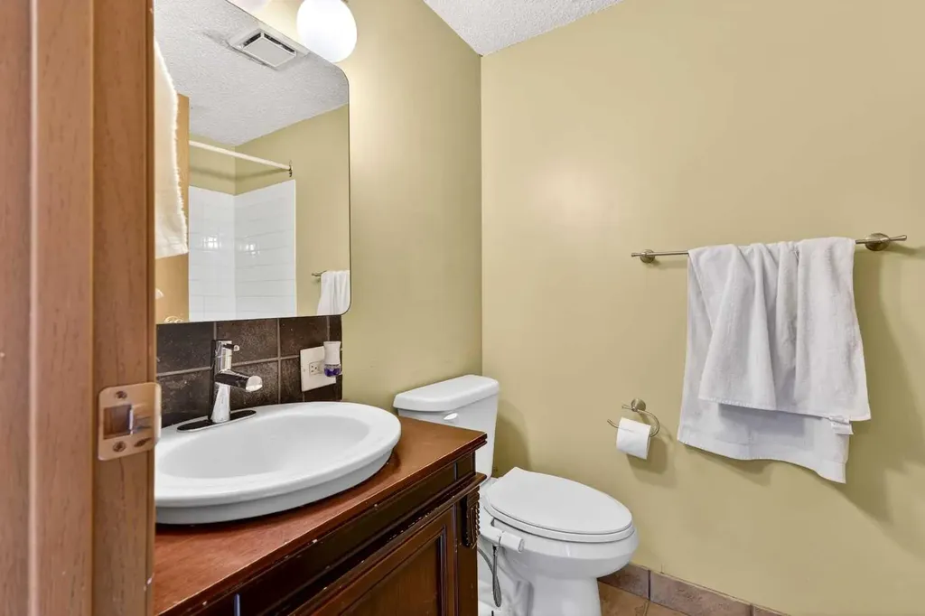 4769 Hubalta Road SE Calgary AB T2B 2N9