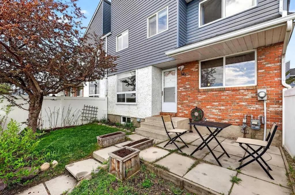 4769 Hubalta Road SE Calgary AB T2B 2N9