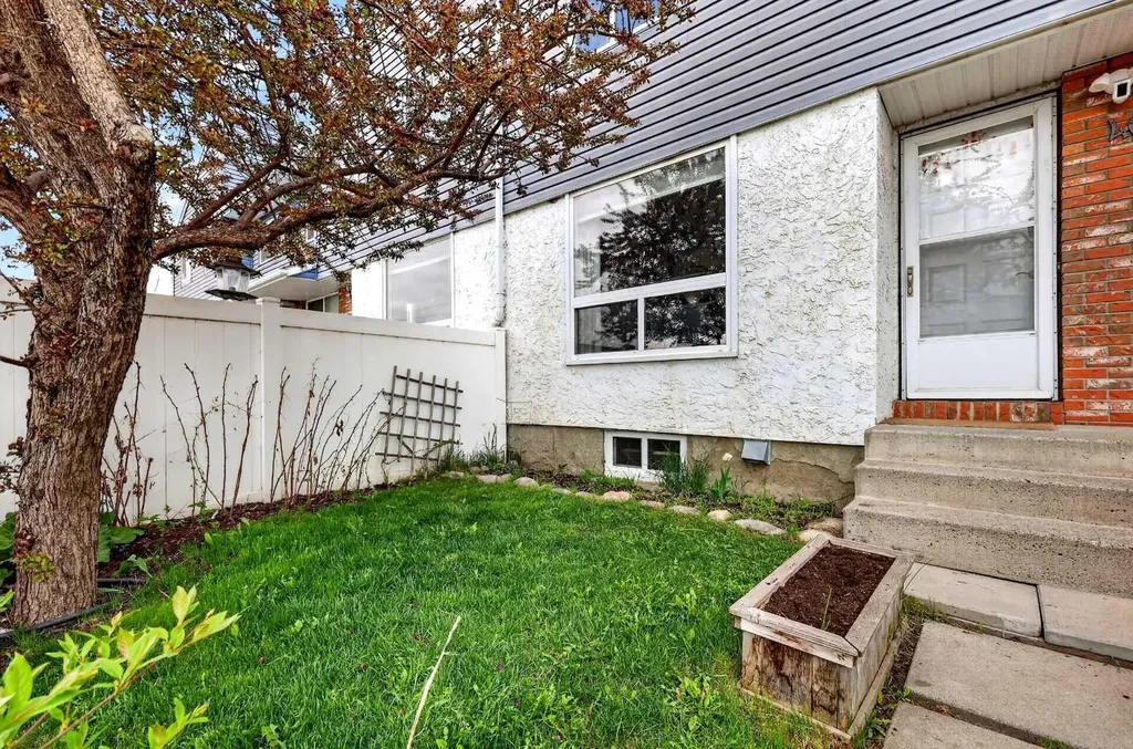 4769 Hubalta Road SE Calgary AB T2B 2N9