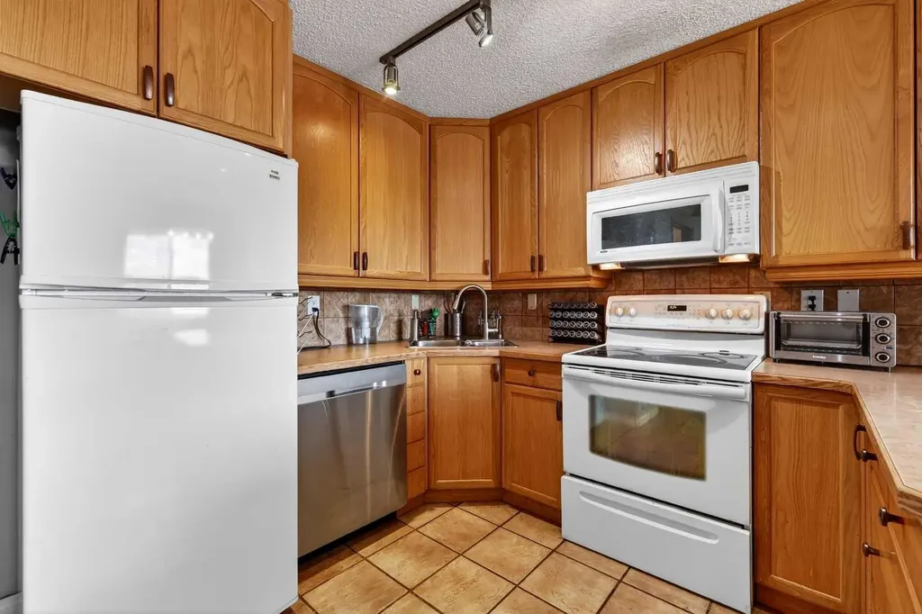 4769 Hubalta Road SE Calgary AB T2B 2N9