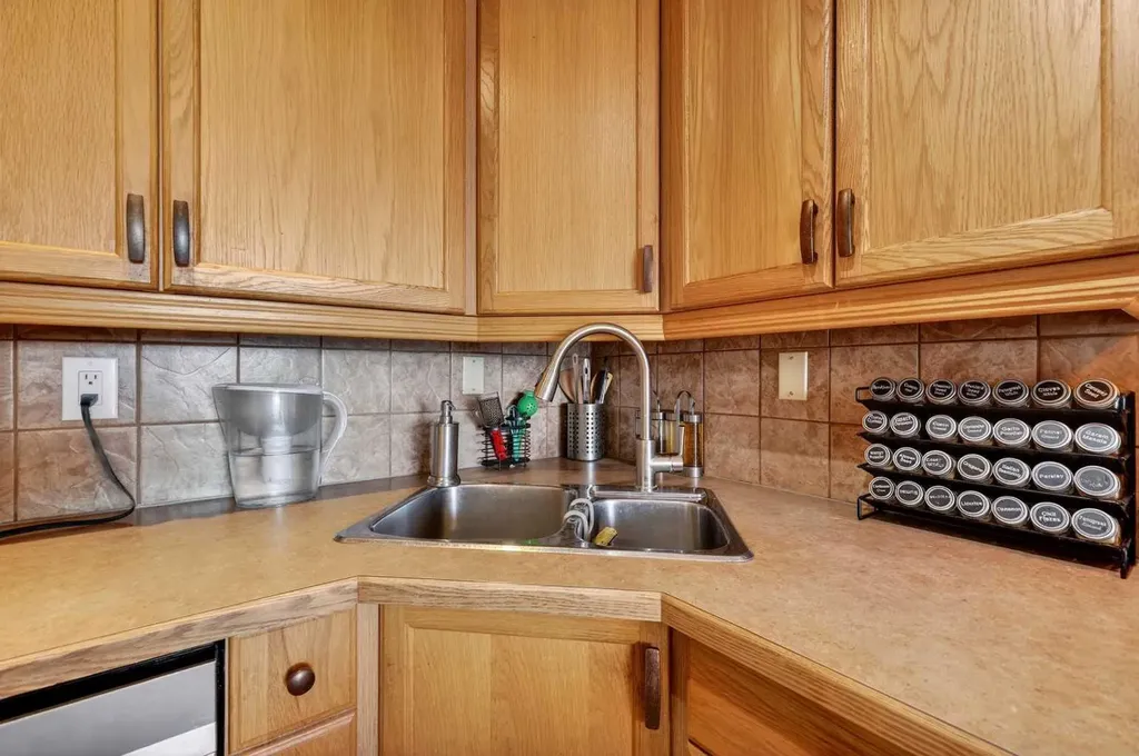 4769 Hubalta Road SE Calgary AB T2B 2N9
