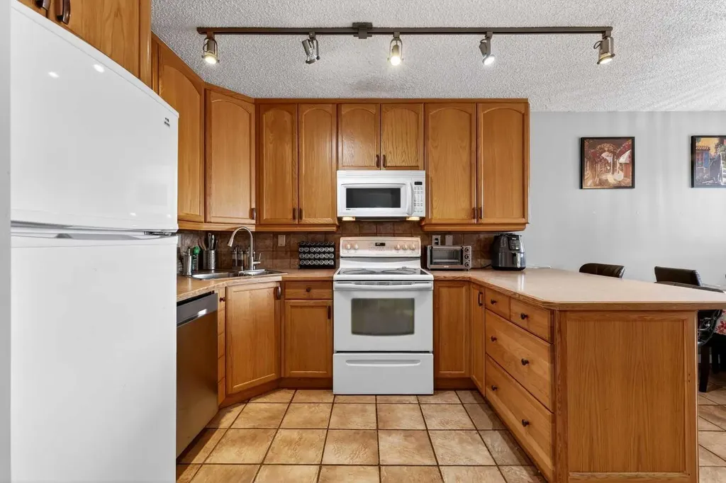 4769 Hubalta Road SE Calgary AB T2B 2N9