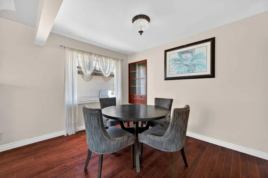 9211 Elbow Drive SW Calgary AB T2V 1L5