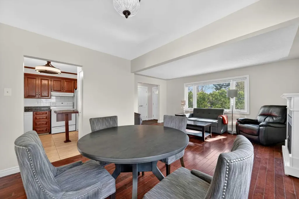 9211 Elbow Drive SW Calgary AB T2V 1L5