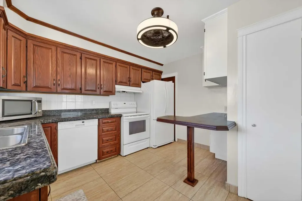 9211 Elbow Drive SW Calgary AB T2V 1L5