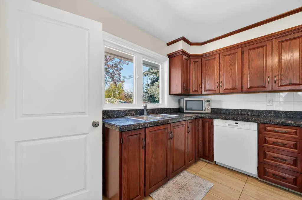 9211 Elbow Drive SW Calgary AB T2V 1L5