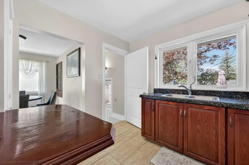 9211 Elbow Drive SW Calgary AB T2V 1L5