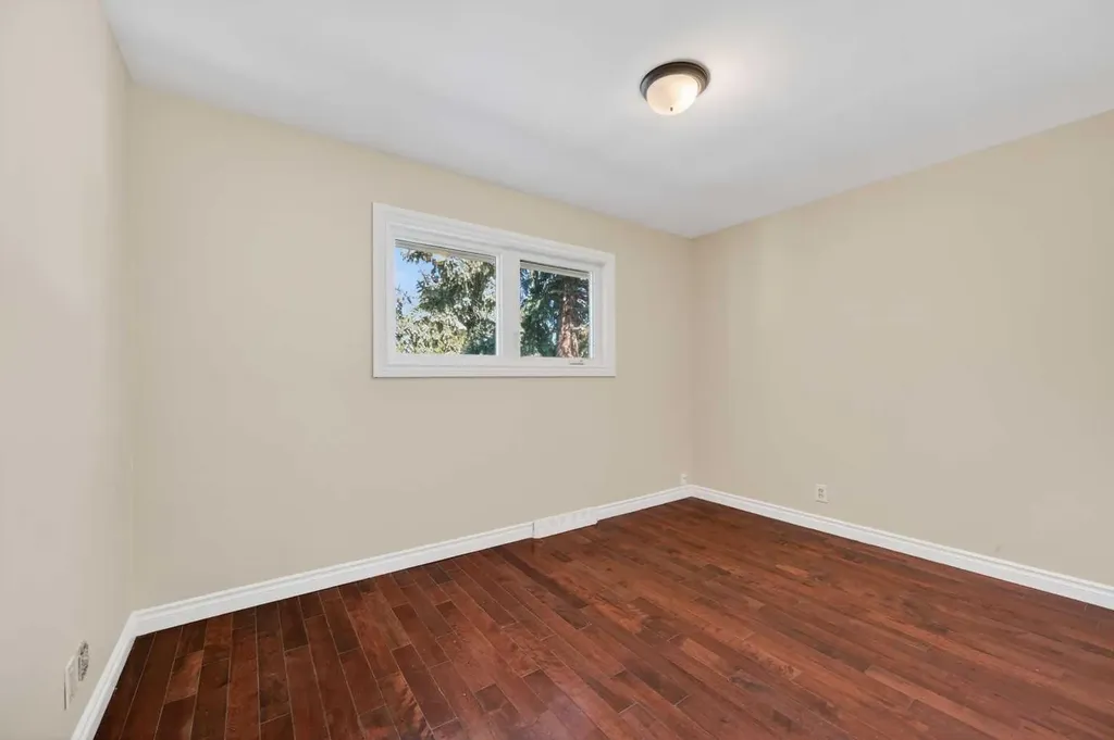 9211 Elbow Drive SW Calgary AB T2V 1L5