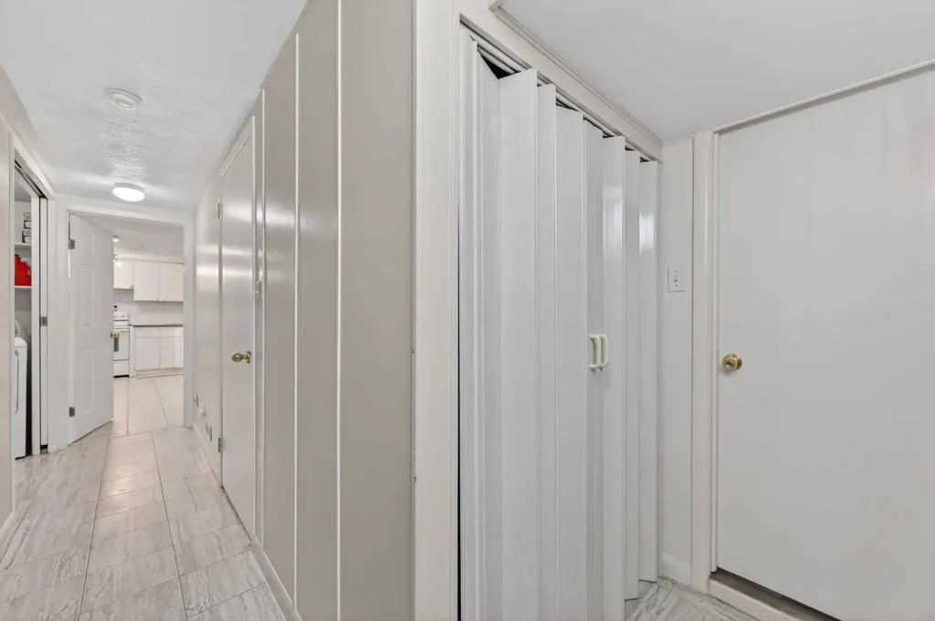 9211 Elbow Drive SW Calgary AB T2V 1L5