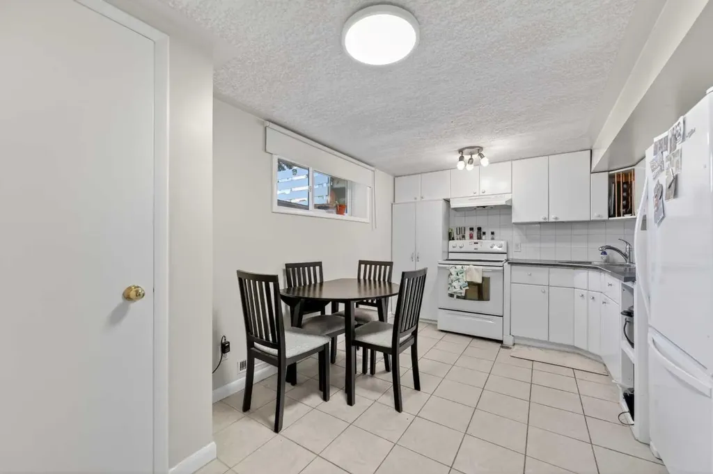 9211 Elbow Drive SW Calgary AB T2V 1L5