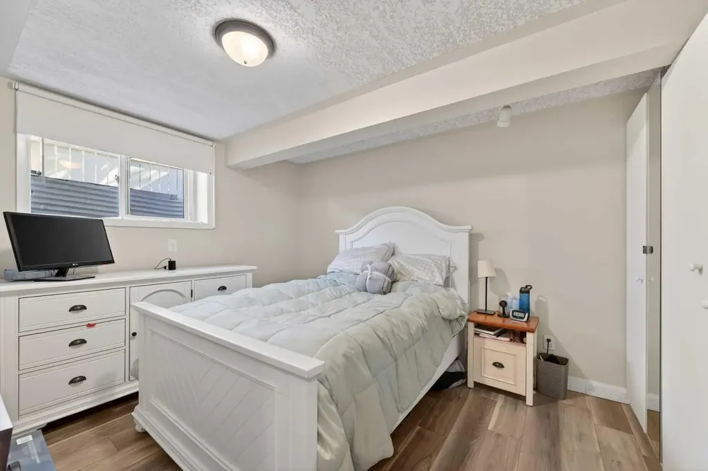 9211 Elbow Drive SW Calgary AB T2V 1L5