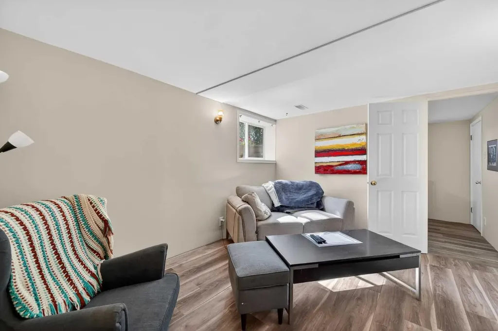 9211 Elbow Drive SW Calgary AB T2V 1L5