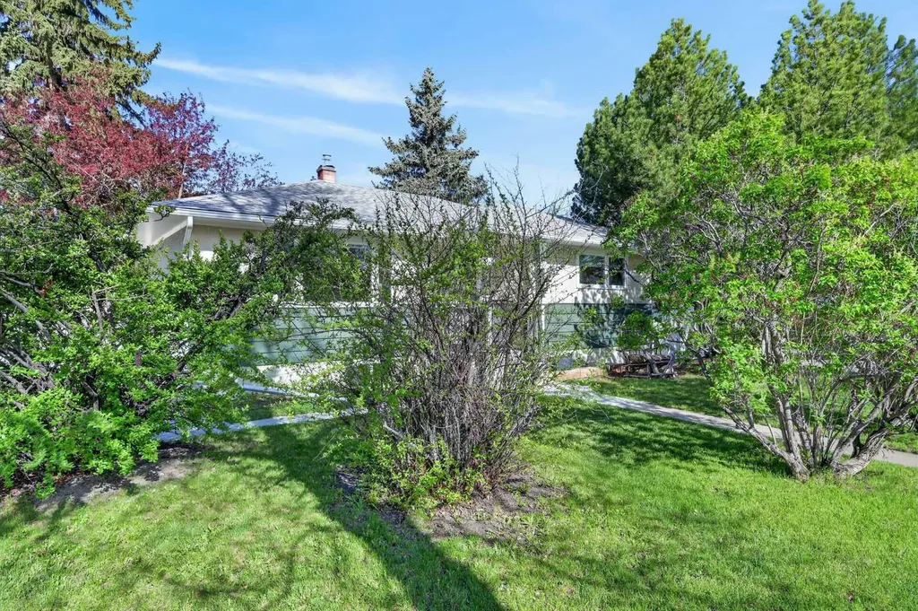 9211 Elbow Drive SW Calgary AB T2V 1L5