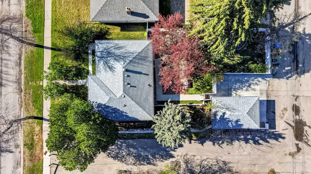 9211 Elbow Drive SW Calgary AB T2V 1L5