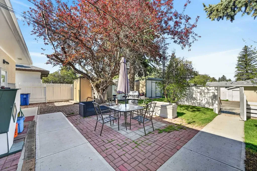 9211 Elbow Drive SW Calgary AB T2V 1L5