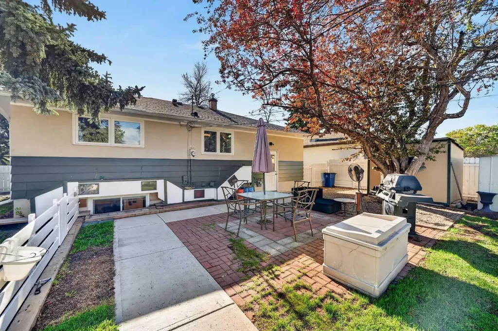 9211 Elbow Drive SW Calgary AB T2V 1L5