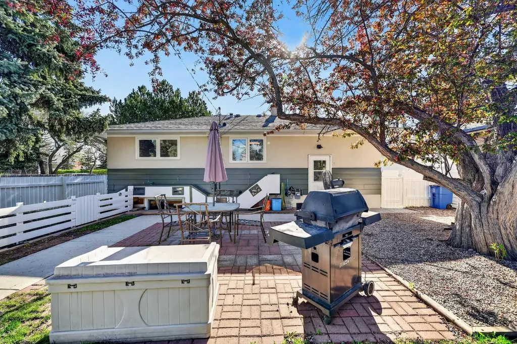 9211 Elbow Drive SW Calgary AB T2V 1L5