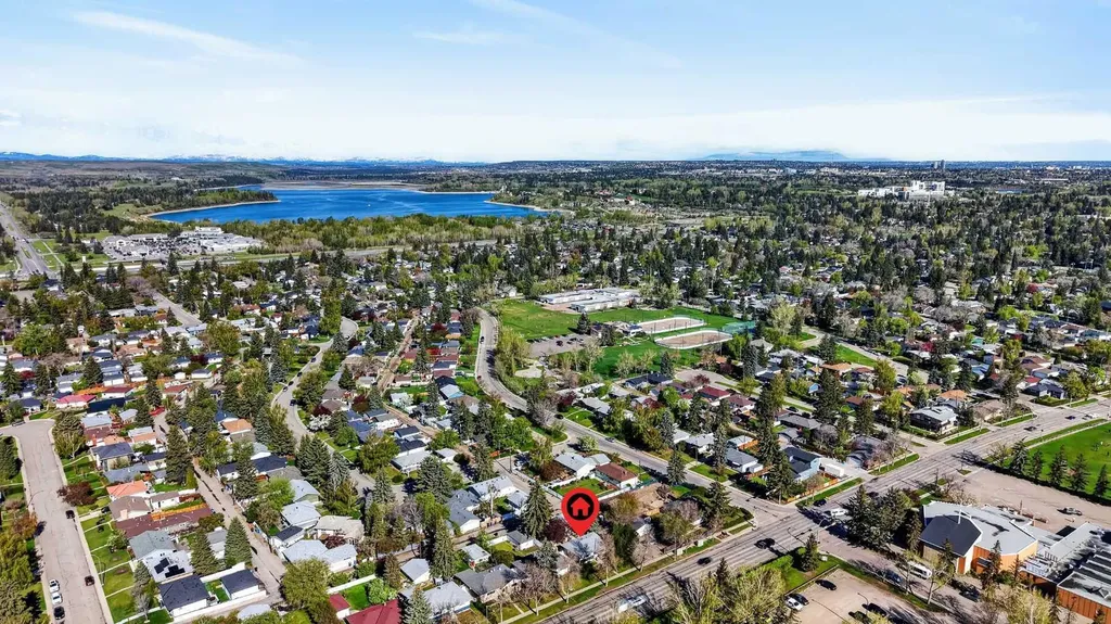 9211 Elbow Drive SW Calgary AB T2V 1L5