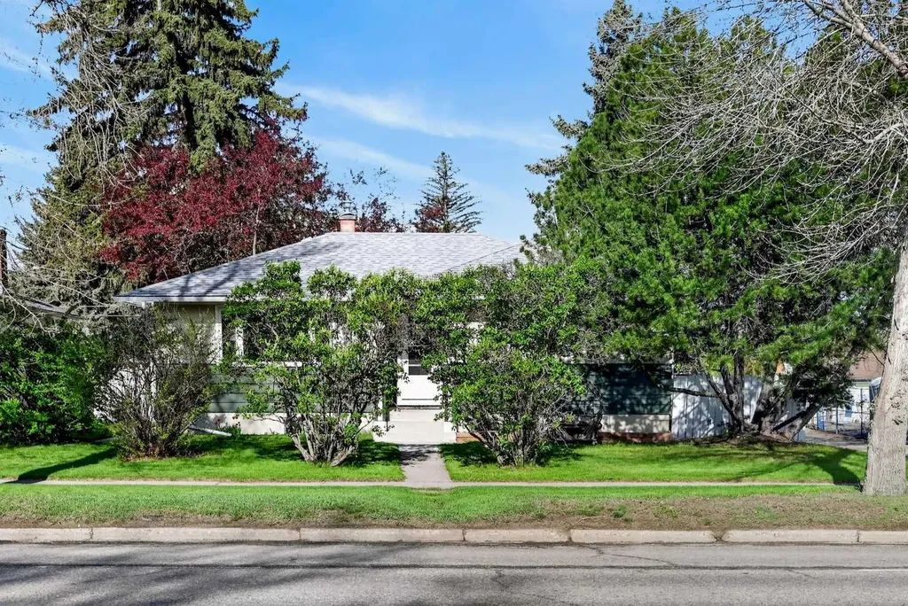 9211 Elbow Drive SW Calgary AB T2V 1L5