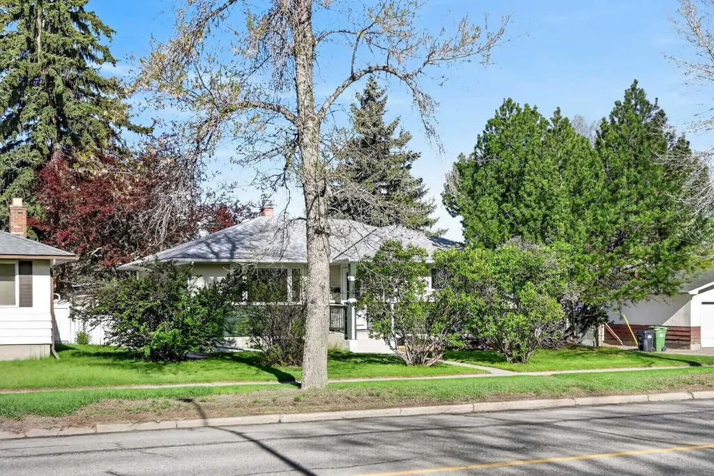 9211 Elbow Drive SW Calgary AB T2V 1L5