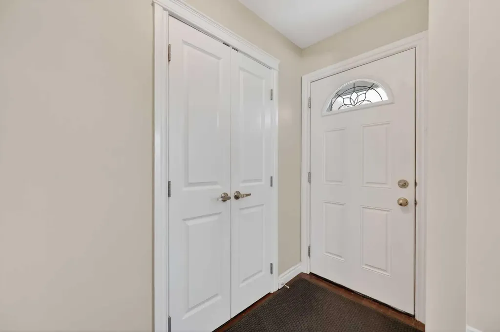 9211 Elbow Drive SW Calgary AB T2V 1L5