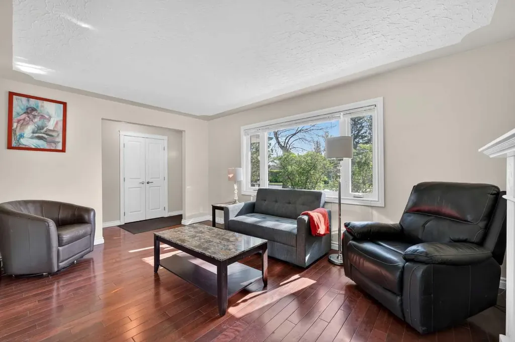 9211 Elbow Drive SW Calgary AB T2V 1L5