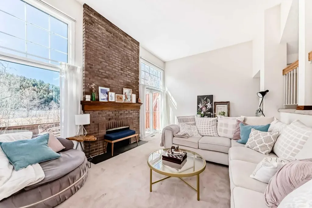 374 Point Mckay Gardens NW Calgary AB T3B 4V8