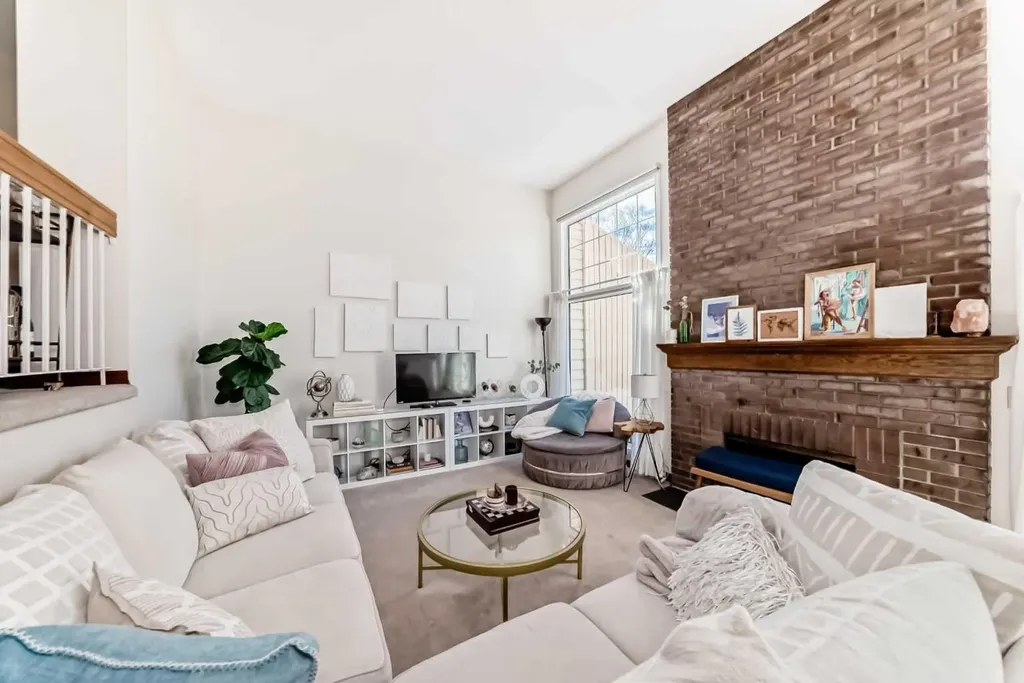 374 Point Mckay Gardens NW Calgary AB T3B 4V8