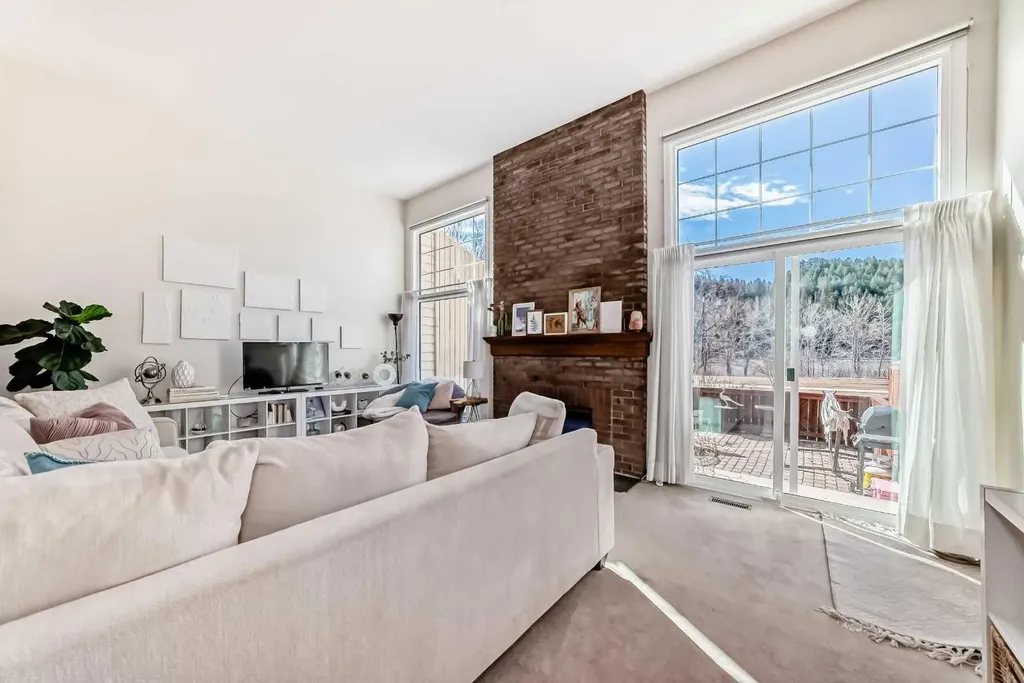 374 Point Mckay Gardens NW Calgary AB T3B 4V8